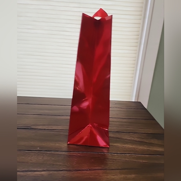 New Jimmy Choo I Want Choo Shiny Red Paper Gift Bag - Picture 4 of 6